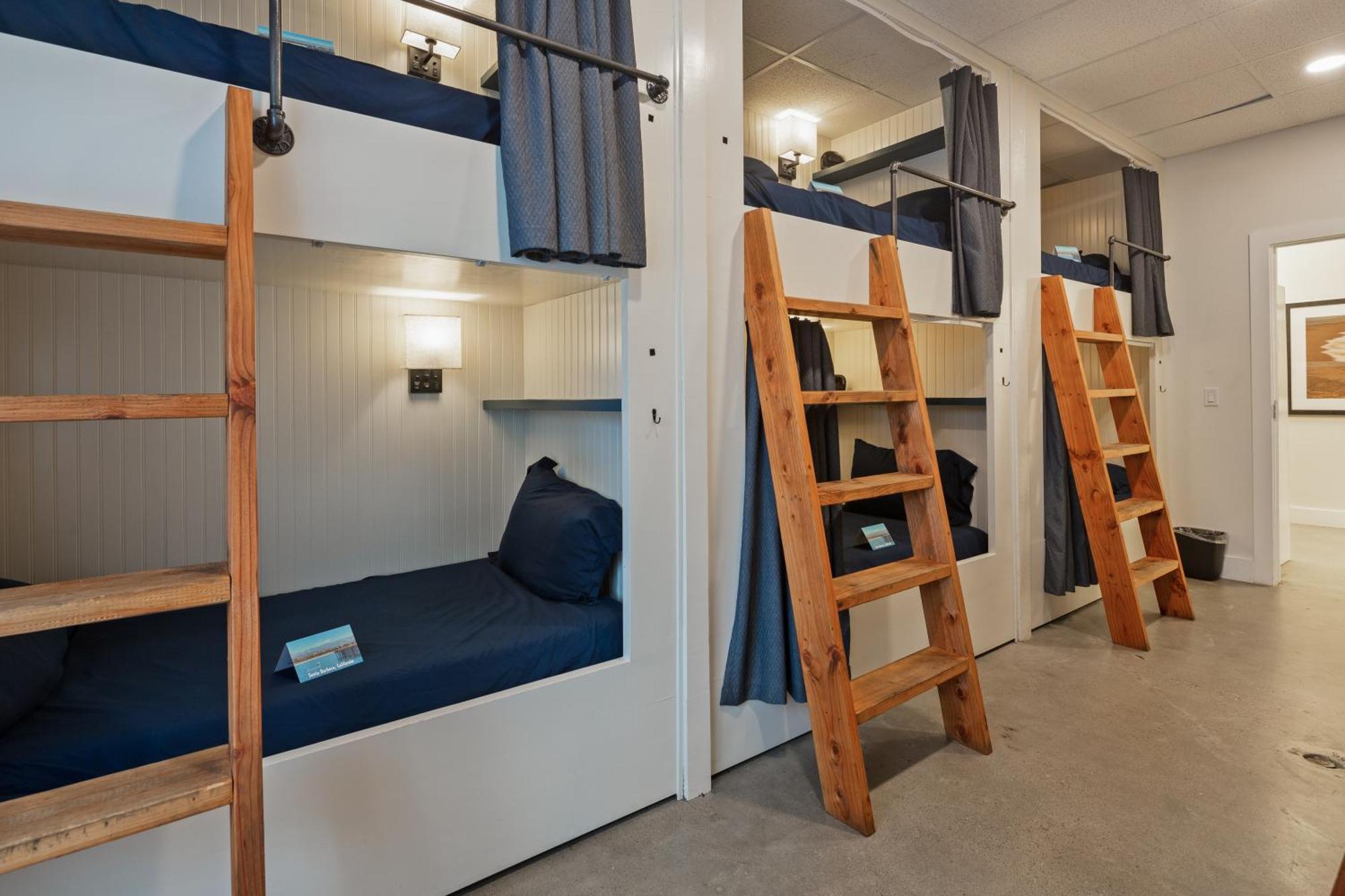 Ith Santa Barbara Beach Hostel Exterior photo