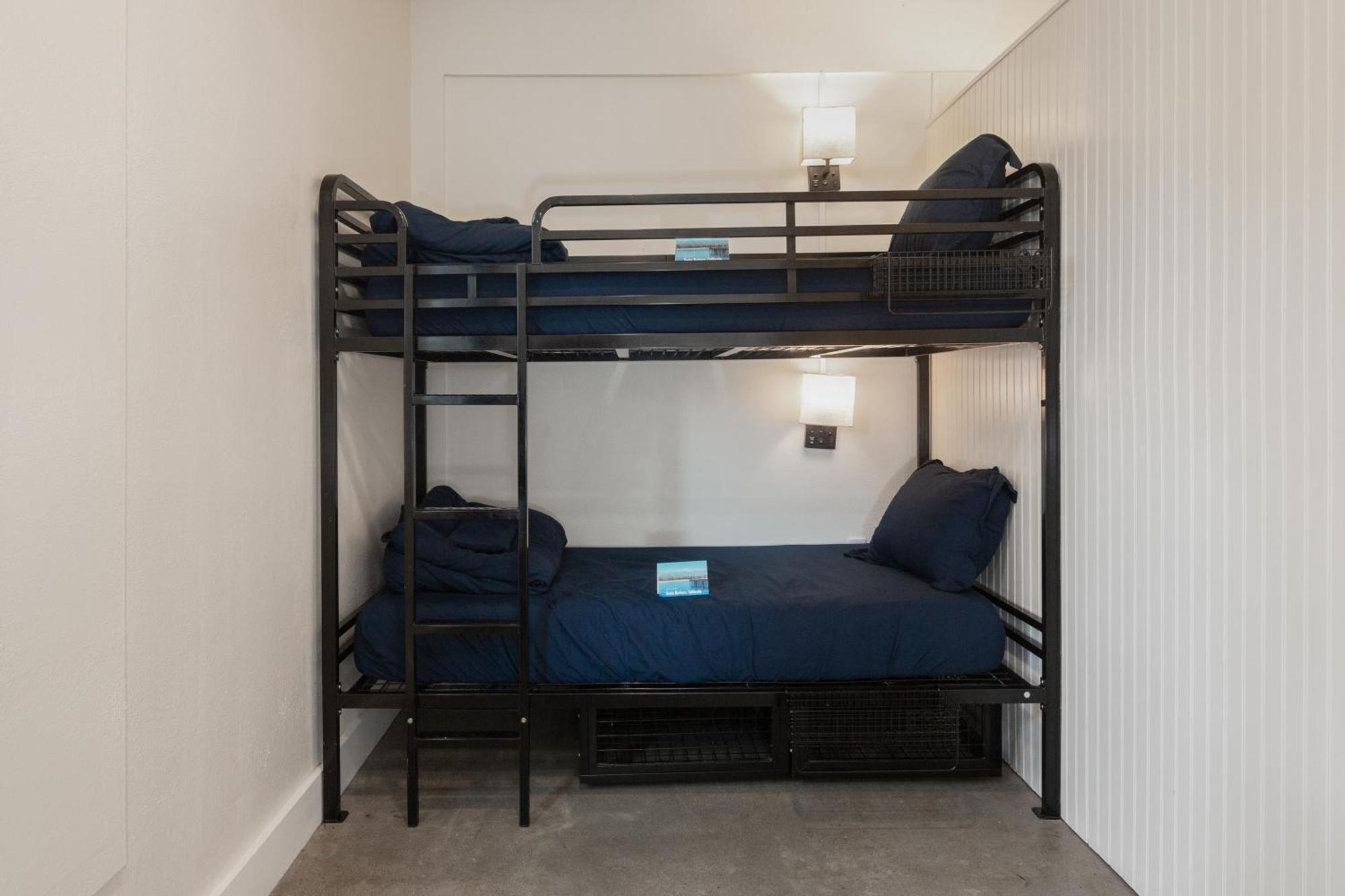 Ith Santa Barbara Beach Hostel Exterior photo