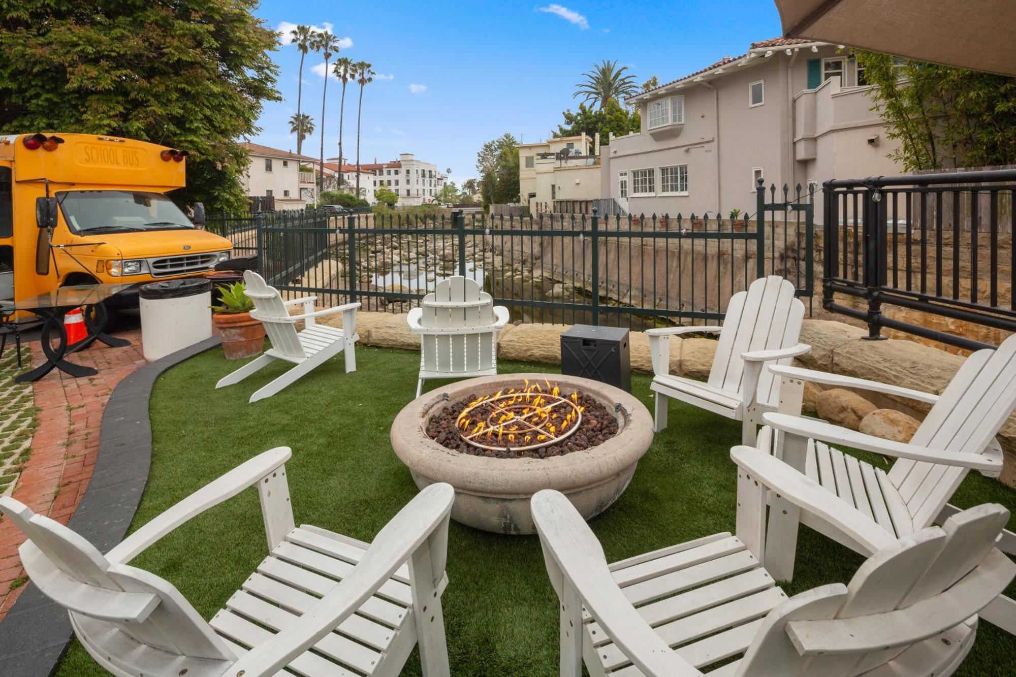 Ith Santa Barbara Beach Hostel Exterior photo